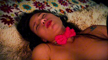 Masturbación en videollamada: mujer se toca con vibrador y se viene fuerte en cámara-Kitty dj