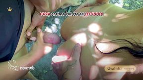 transei no meio da trilha lotada de gente, com o corno filmando e com banho de porra nos peitos.
