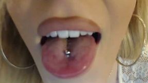 Horny Amateur Blond Shemale Escort