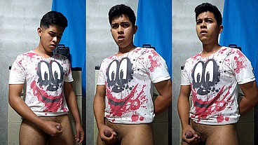 Alan Tokers masturbando sé en su habitación