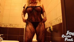 toilet twerk in fishnet