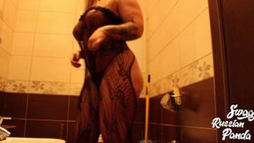 toilet twerk in fishnet