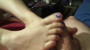 Sofa toe and footjob