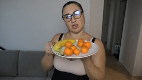 Swallow whole tangerines and a whole banana