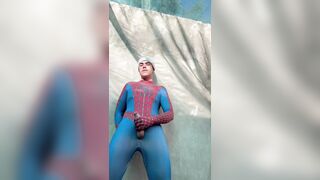 Manumas18 se convierte en xpiderman y saca toda la telaraña