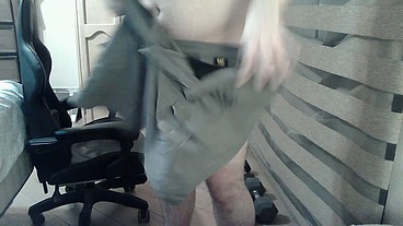 Hot muscular camboy goes commando to do squats