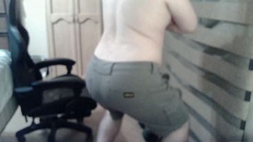 Hot muscular camboy goes commando to do squats