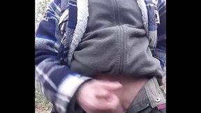 Branlette et Pipi en foret vid&eacute_o compl&egrave_te non flout&eacute_e