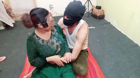 Indian Desi Bhabhi ko Neighbor&#039;s ny Ghar Bulaya aur Chod Diya Desi Bhabhi Lund ki Pyaci Desi Sex Hindi Audio