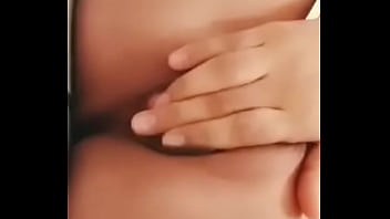 chica de 18 tocandose