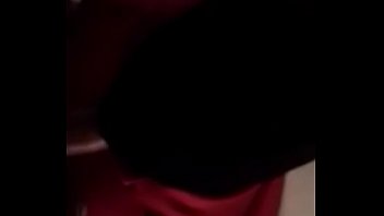 Chupando pau trans usando m&aacute_scara.