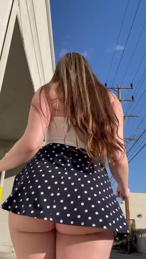 walkin' down that one alley in GTA be like
