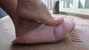 A day spent in slippers MP4 (1920x1080) FHD