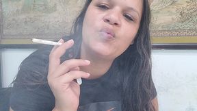 fumando tabaco descubri que o cigarro deixa minha buceta latejando toda babada