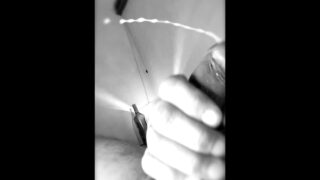 Poing intense en gros plan dans des culs gays affamés