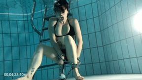 Niel Pool Chains