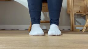 Sugargirlx2 Teases with Her Feet