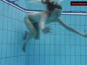 Bouncing booty in a  underwater show