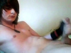 18 yo EMO boy cums on cam