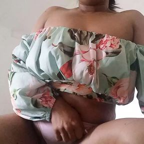 COME TOUCH ME DADDY EXPLORE MY WHOLE BODY AND MASSAGE THIS JUICY PUSSY