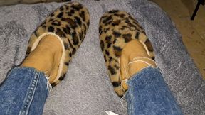 CANNOT RESIST TO THOSE LEOPARD PRINT SLIPPERS