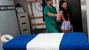 el masajista cabron se folla a chica joven de 18 anos y ella se corre