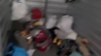 Quick fuck in the storage unit outdoors