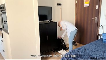 &quot_I'_ve never seen anything like that before.&quot_ Shy arab stepmom can'_t take her eyes off her stepson'_s uncut dick in a shared bed.