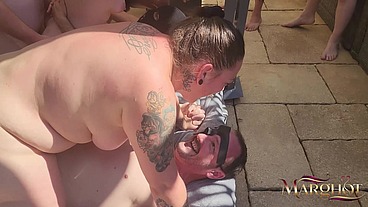 Gangbang Fou avec Anal et Sperme : Caméraman sur Maureen, Sa Chatte et Son Cul remplis, Moi en Arrière-Plan