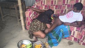 Nai bhabhi ko sabji karte waqt khire se chudai ki