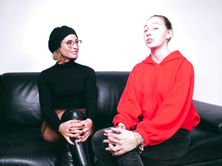 ”Queen, 20 years old, sublime beginner in X!”