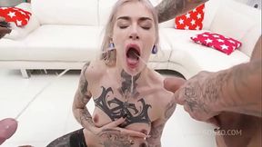 Lekkere geile hoer laat haar kont en kut tot het maximum oprekken door meerdere lullen die haar laten kreunen van lust