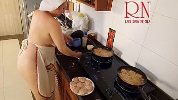 Black-haired Housewife Regina Noir: Naked Cooking and Naughty Maid