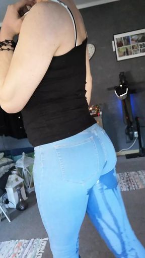 EmmaaaTV  Deutsche Transe PEE, PISS in blue jeans