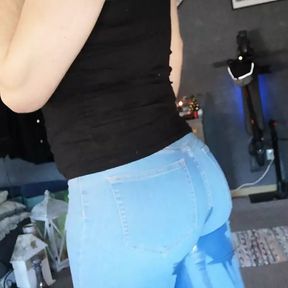 EmmaaaTV  Deutsche Transe PEE, PISS in blue jeans