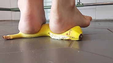 I crush bananas like your dick
