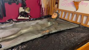 Vacuumbed Rubbermissy sealed and enclosed in full latex vac bed by dom and brought to orgasm