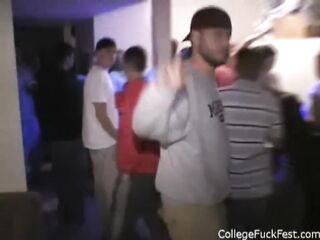 College teen gives head as others see