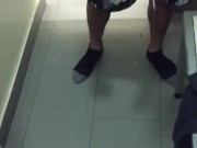 Probándome traje de baño en una tienda de ropa