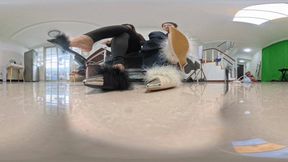 VR360 XINGGAN ERER POV crushes and tramples on dwarves