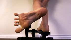 Barefoot on Stepping Machine