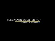Flecktarn Pup wichst im Wald