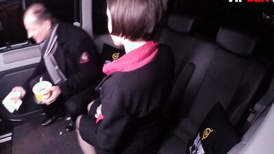 Short-haired girl Ana Bell Evans is fucking in the car