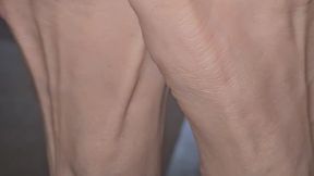 Long toes rubbing feet together