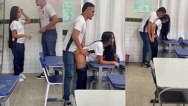Novinha gostosa 18 anos teen school d4 levando rola grosso do amigo dotado na sala de aula do colegio