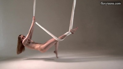 Super Flexible Young Babe Bends in All the Right Ways
