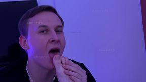 blue-eyes handsome gay licking my feet while i jerk off my fat cock