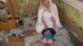 queen in white hood tease, suck and oil handjob the tranny till cum