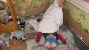 queen in white hood tease, suck and oil handjob the tranny till cum