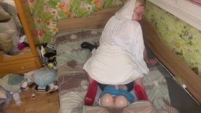 queen in white hood tease, suck and oil handjob the tranny till cum